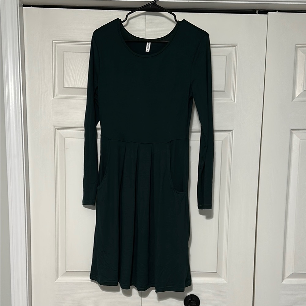 Green Long Sleeve Dress with Pockets